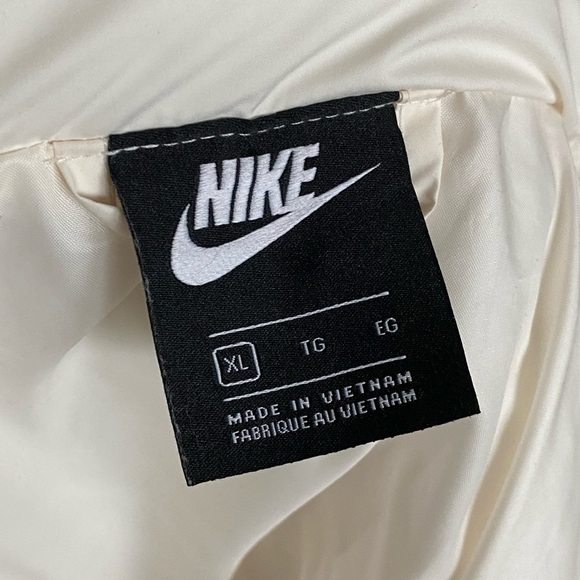 Amazing Nike Down Filled Puffer Zip Up Jacket - Picture 7 of 7